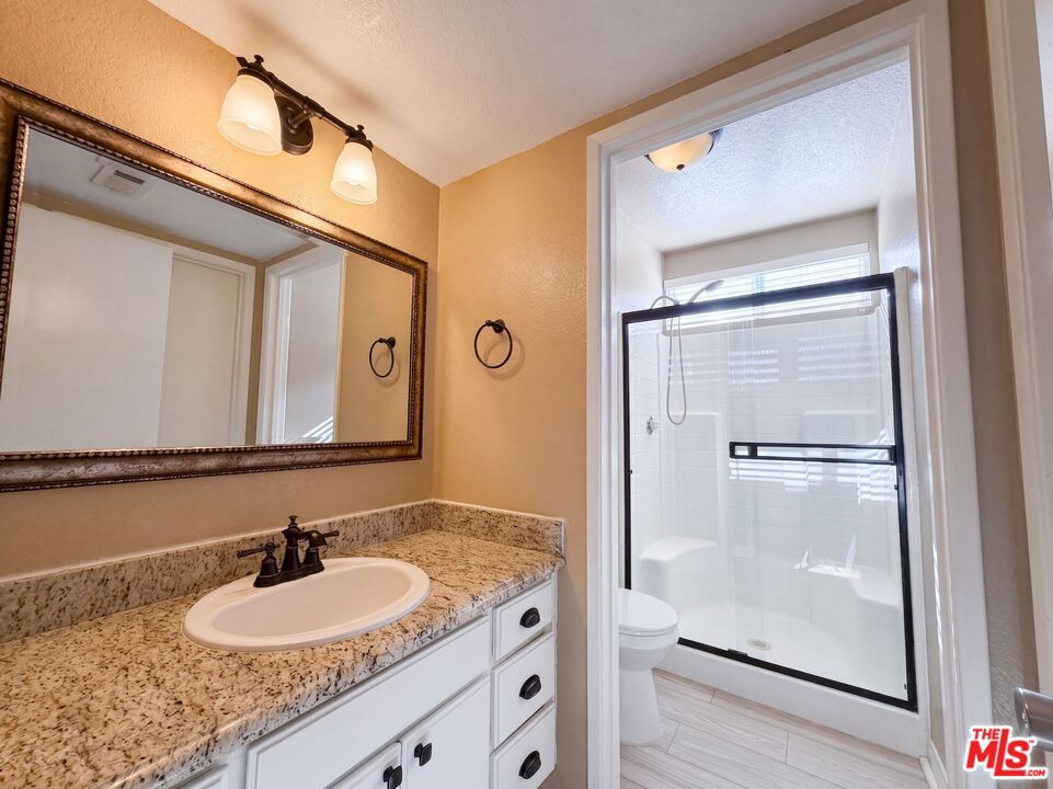 5539 W Avenue L6 Property Photo 9