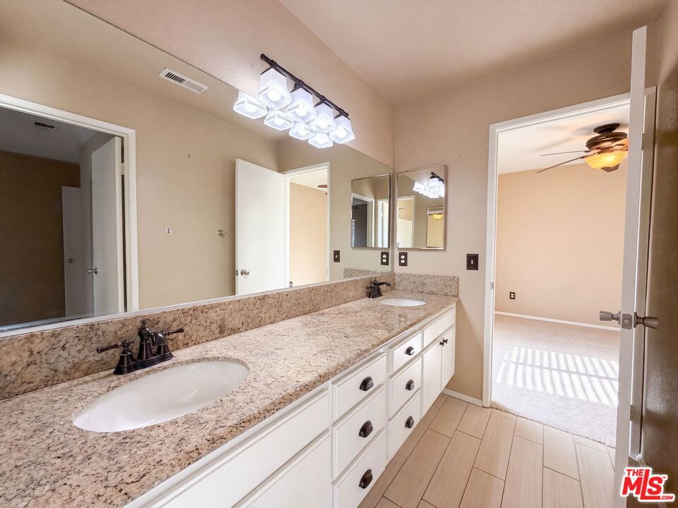 5539 W Avenue L6 Property Photo 14