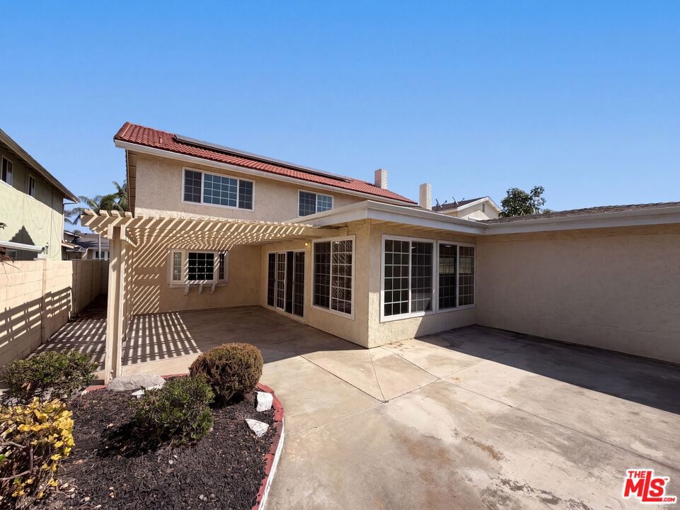 8452 Hazelwood Circle Property Photo 5