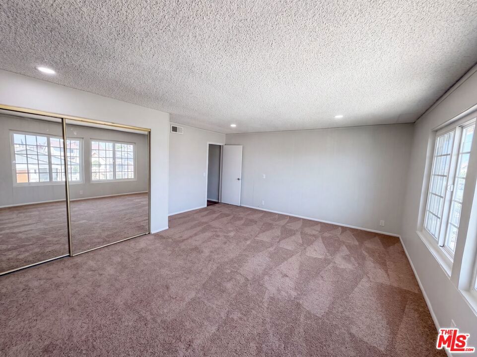 8452 Hazelwood Circle Property Photo 7