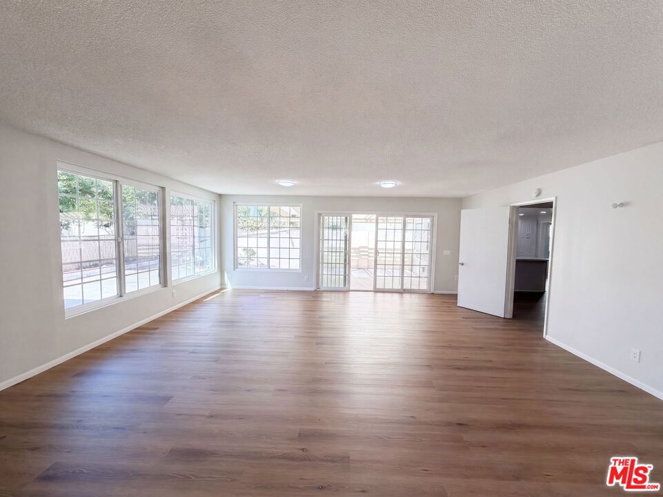 8452 Hazelwood Circle Property Photo 8