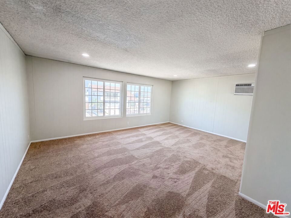 8452 Hazelwood Circle Property Photo 10