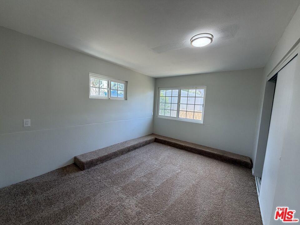 8452 Hazelwood Circle Property Photo 14