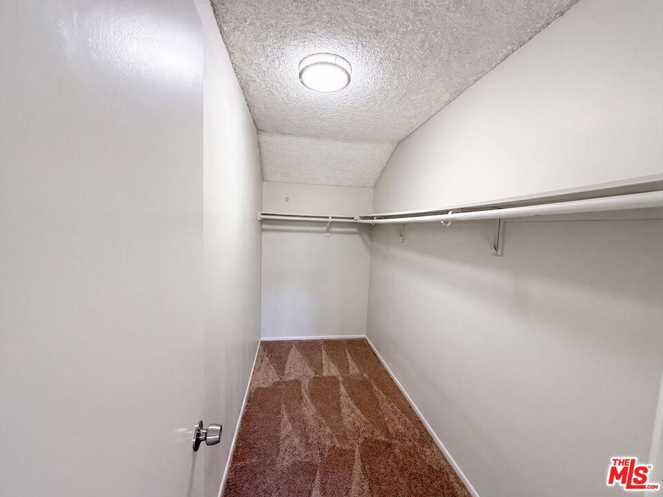8452 Hazelwood Circle Property Photo 15