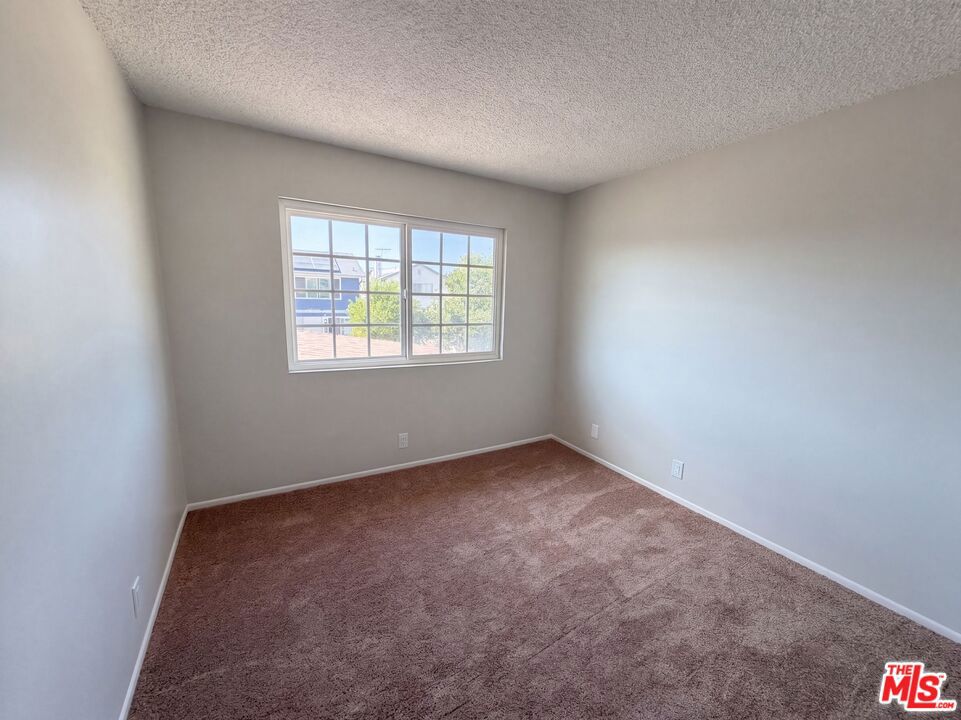 8452 Hazelwood Circle Property Photo 16