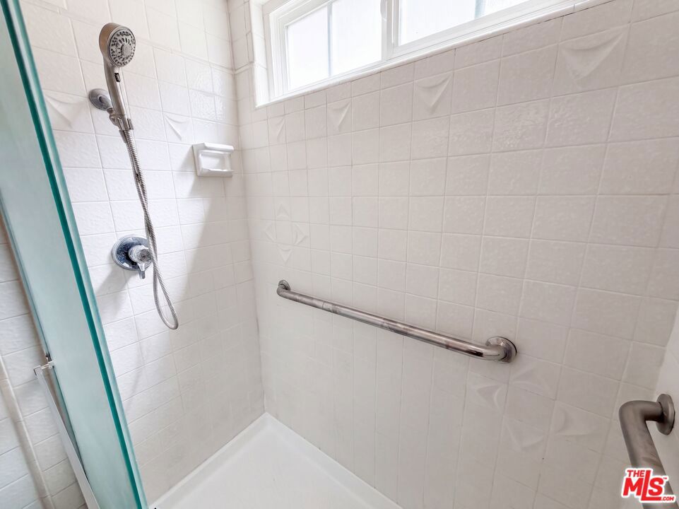 8452 Hazelwood Circle Property Photo 21