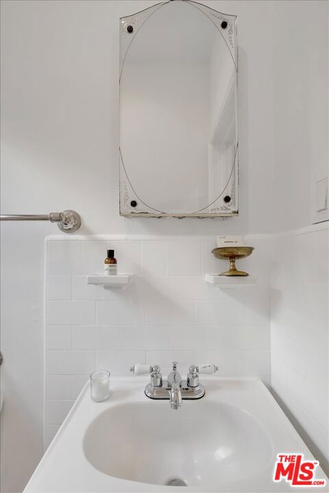 156 N Swall Drive Property Photo 11