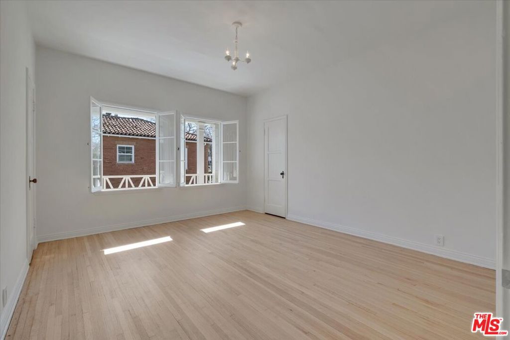 156 N Swall Drive Property Photo 16