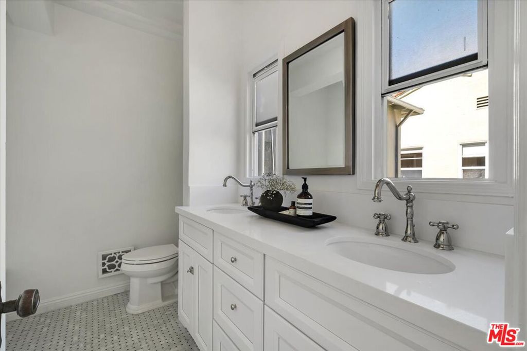 156 N Swall Drive Property Photo 17