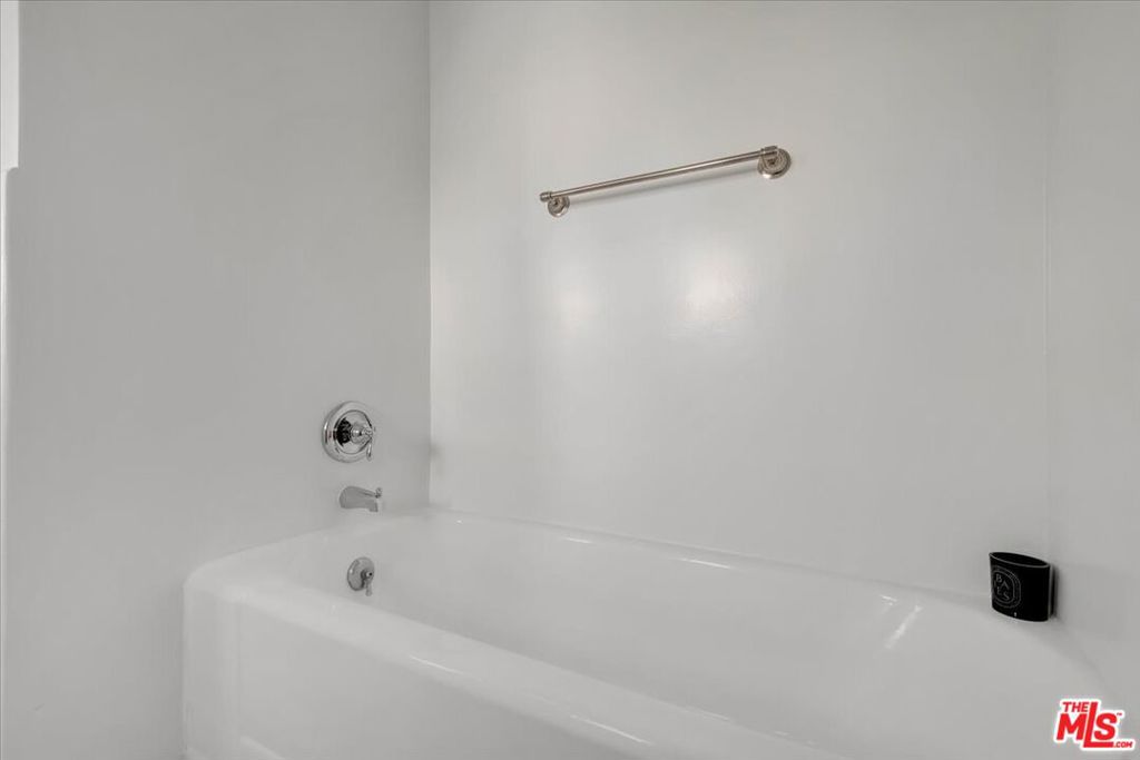 156 N Swall Drive Property Photo 18