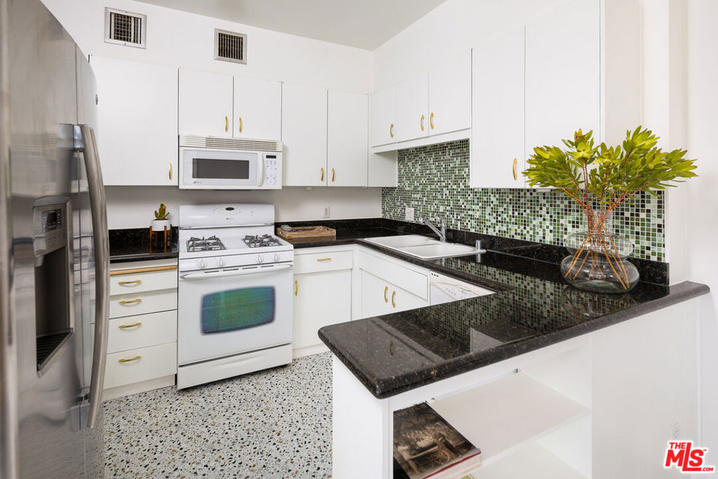 4411 Los Feliz Boulevard 307 Property Photo 8