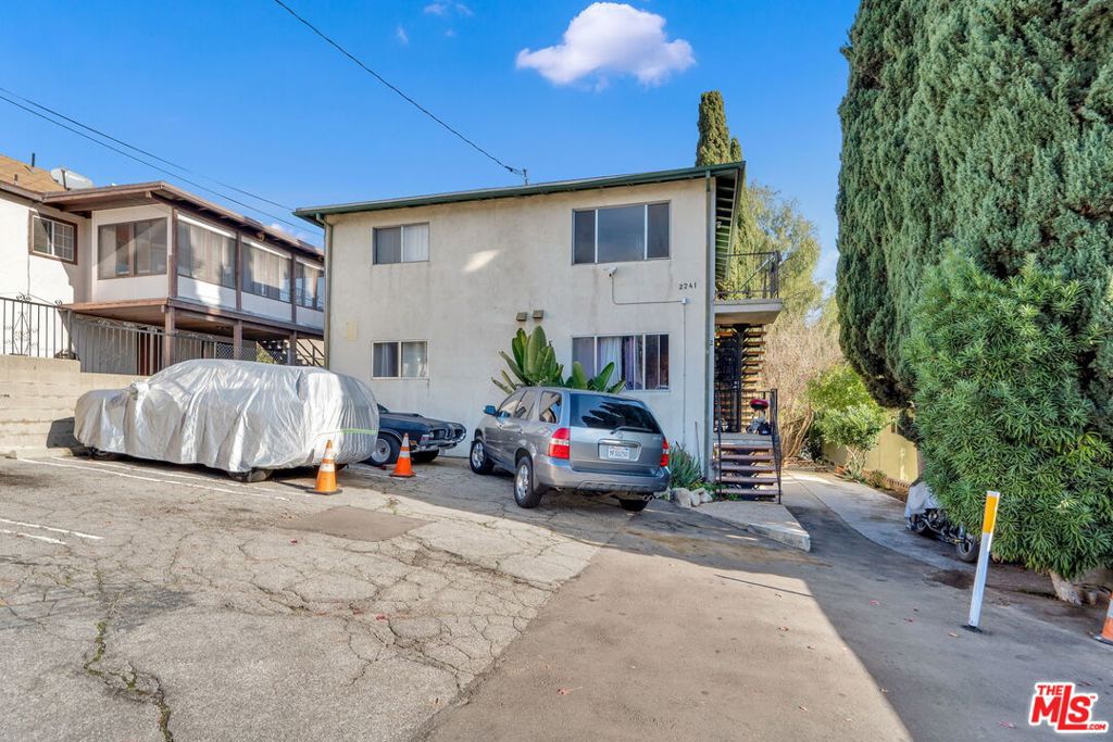 2241 Ewing Street Property Photo 4