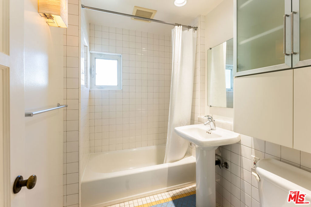 8921 1/2 Rangely Avenue Property Photo 8