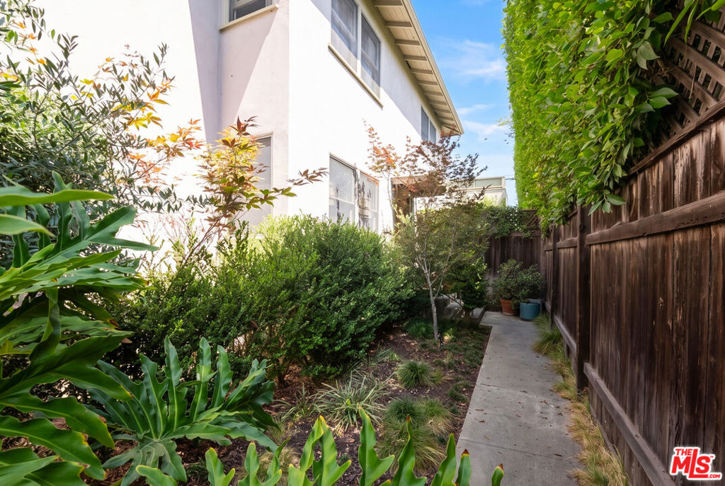 8921 1/2 Rangely Avenue Property Photo 9