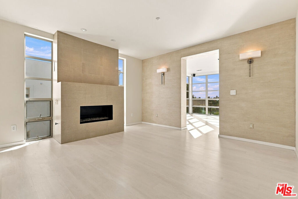 870 Haverford Avenue 202 Property Photo 4