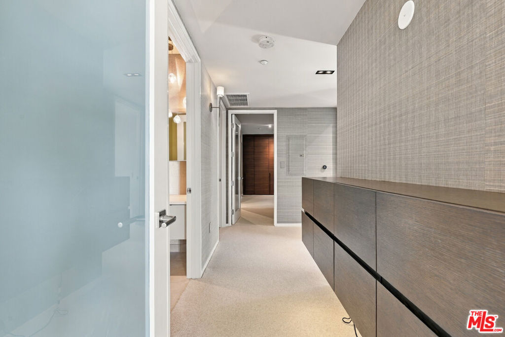 870 Haverford Avenue 202 Property Photo 25