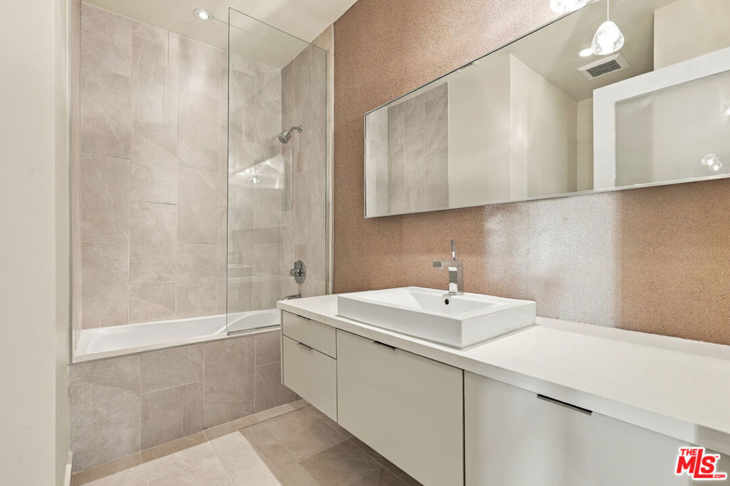 870 Haverford Avenue 202 Property Photo 31