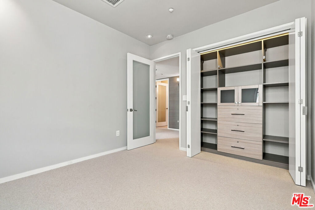 870 Haverford Avenue 202 Property Photo 35