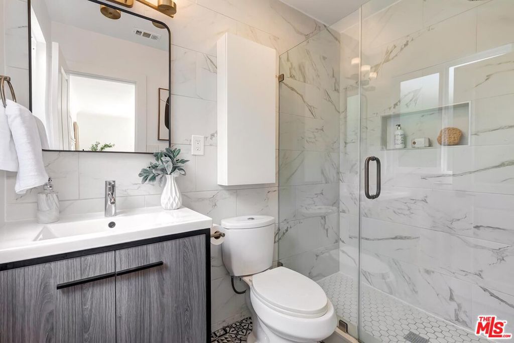 3037 Delaware Avenue Property Photo 10
