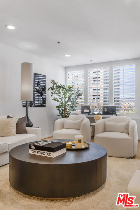 10724 Wilshire Boulevard 1005 Property Photo 4