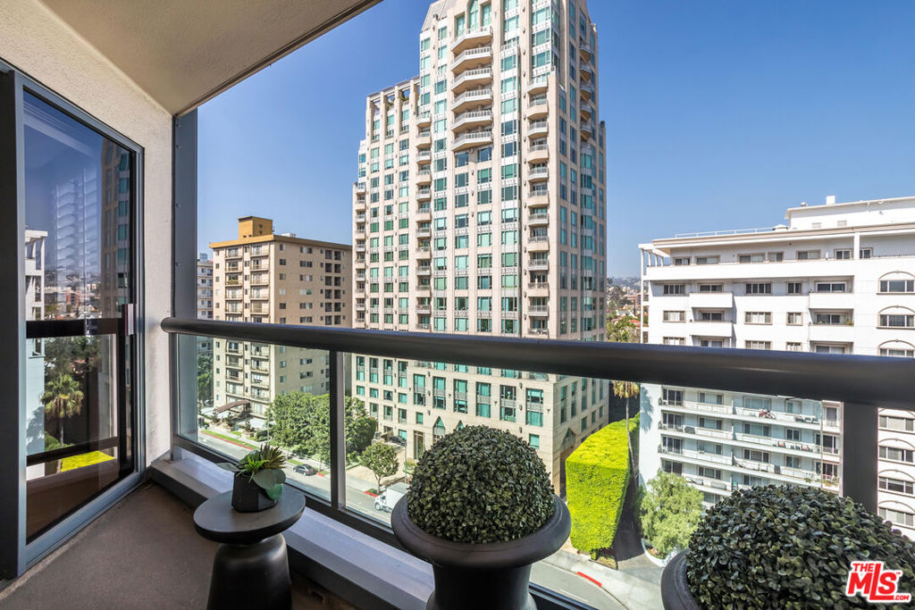 10724 Wilshire Boulevard 1005 Property Photo 6