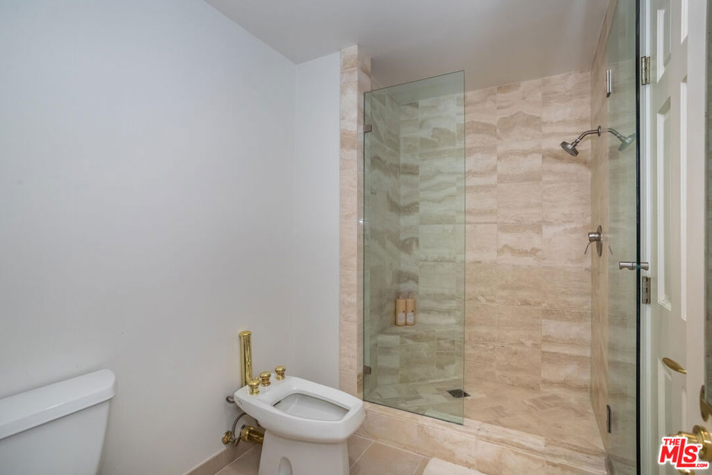 10724 Wilshire Boulevard 1005 Property Photo 13