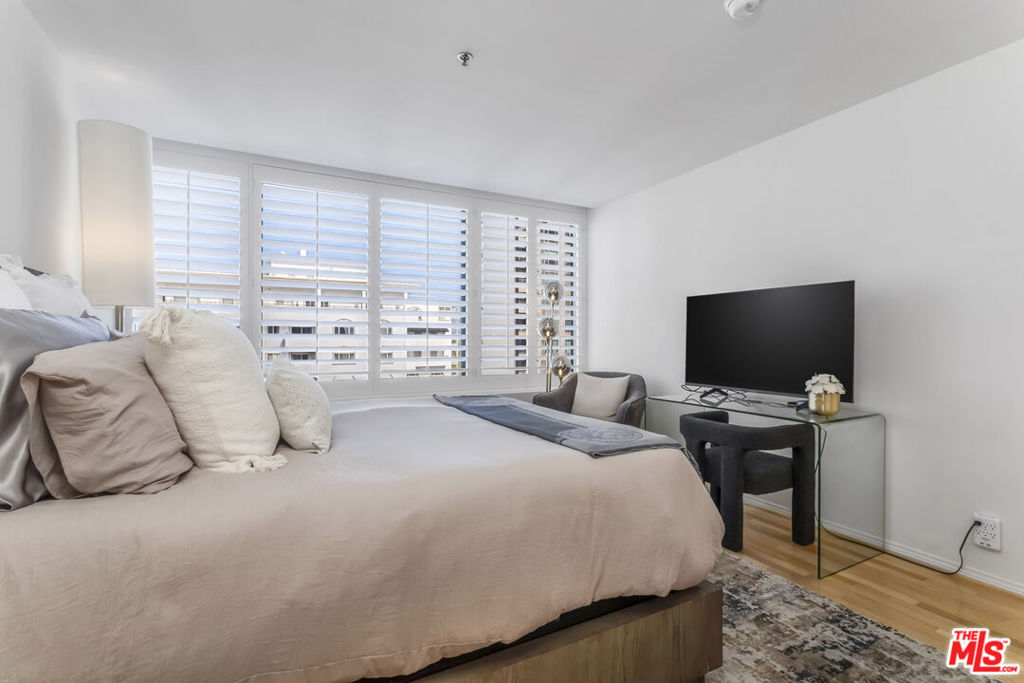 10724 Wilshire Boulevard 1005 Property Photo 16
