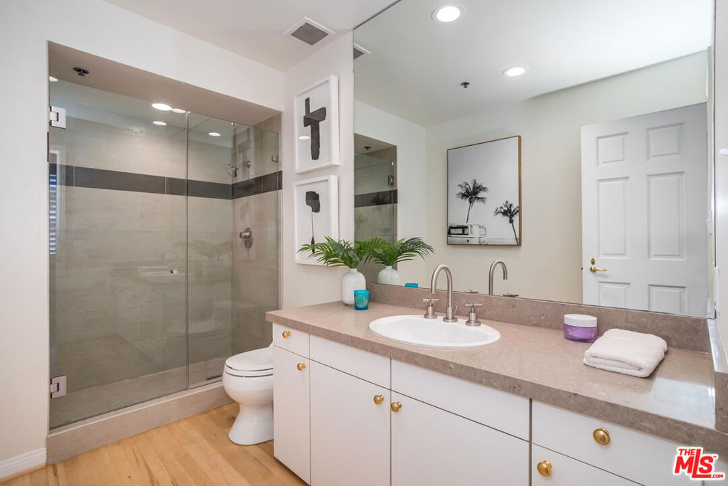 10724 Wilshire Boulevard 1005 Property Photo 17