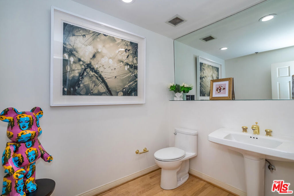 10724 Wilshire Boulevard 1005 Property Photo 19