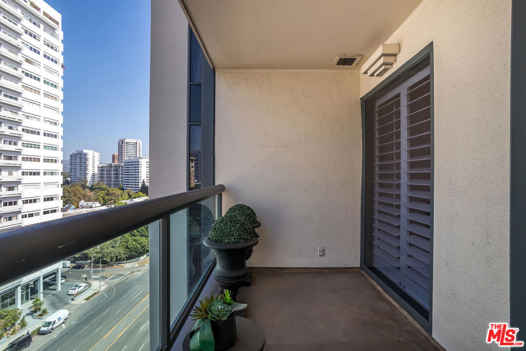 10724 Wilshire Boulevard 1005 Property Photo 20