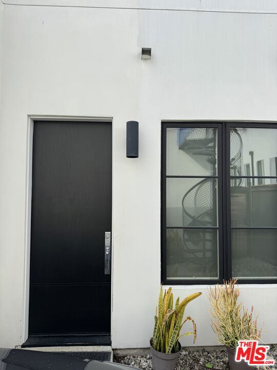 1009 Palms Boulevard Property Photo 1