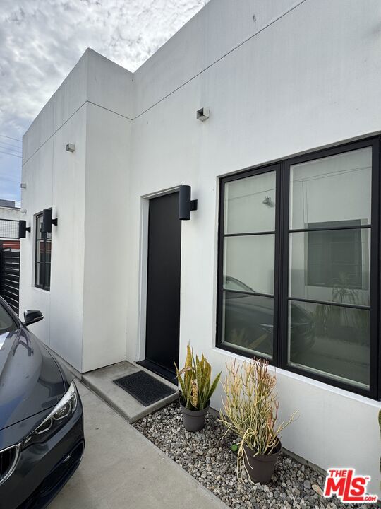1009 Palms Boulevard Property Photo 15