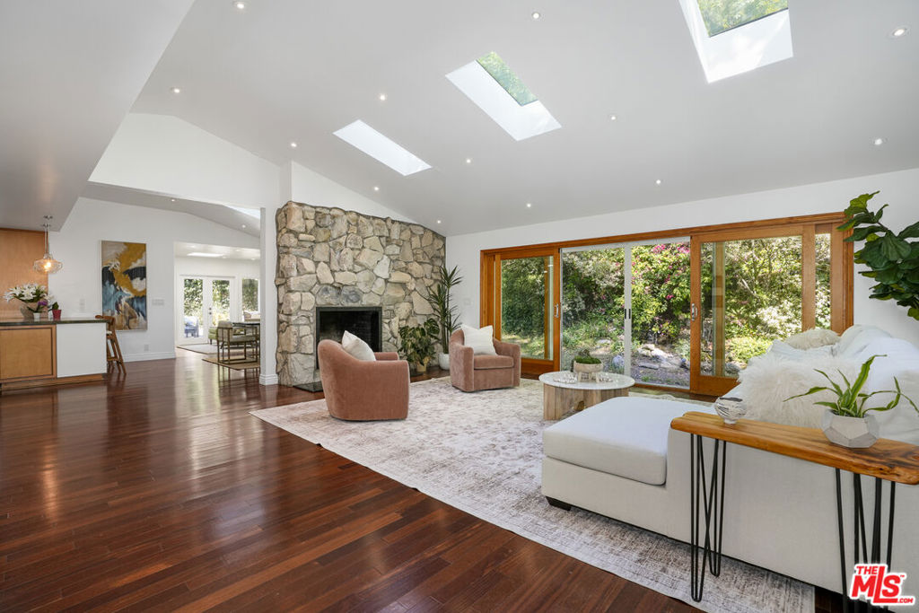 3452 Mandeville Canyon Road Property Photo 2