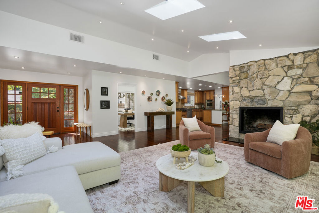 3452 Mandeville Canyon Road Property Photo 3