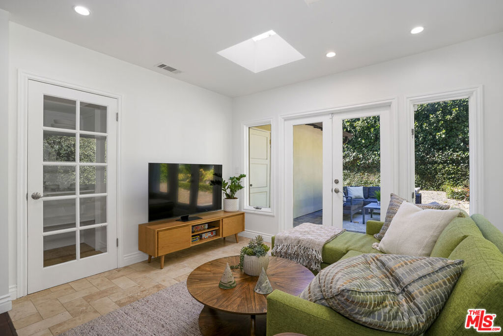 3452 Mandeville Canyon Road Property Photo 11