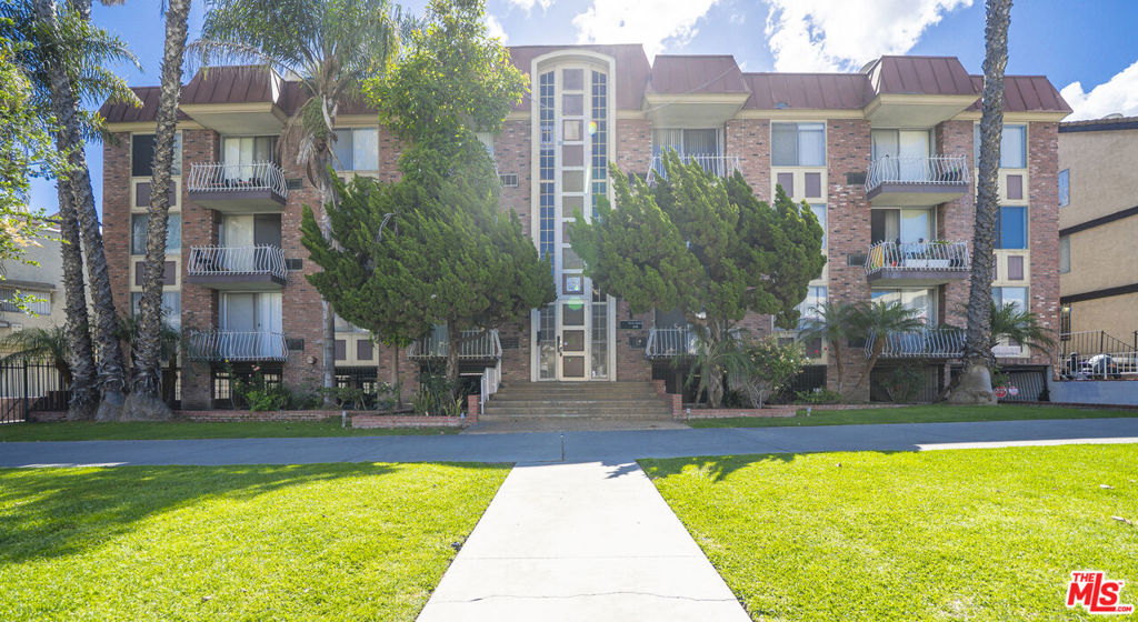 210 S La Fayette Park Place 201 Property Photo 2