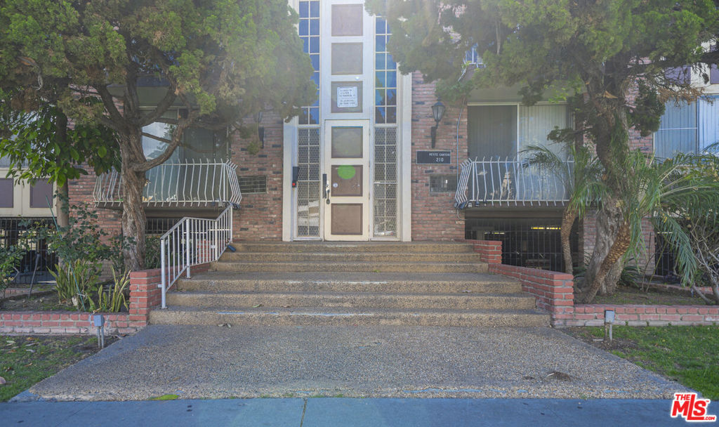 210 S La Fayette Park Place 201 Property Photo 5