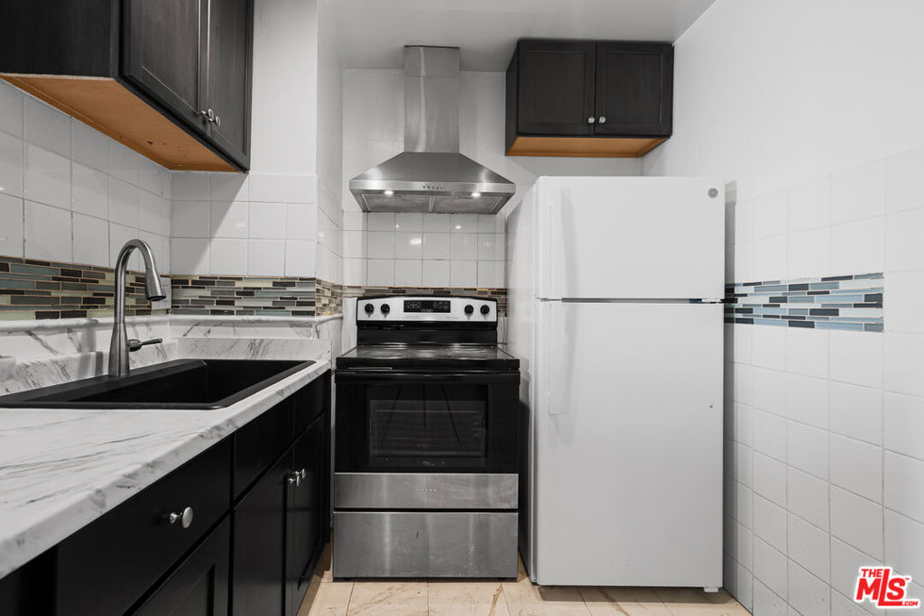 210 S La Fayette Park Place 201 Property Photo 6