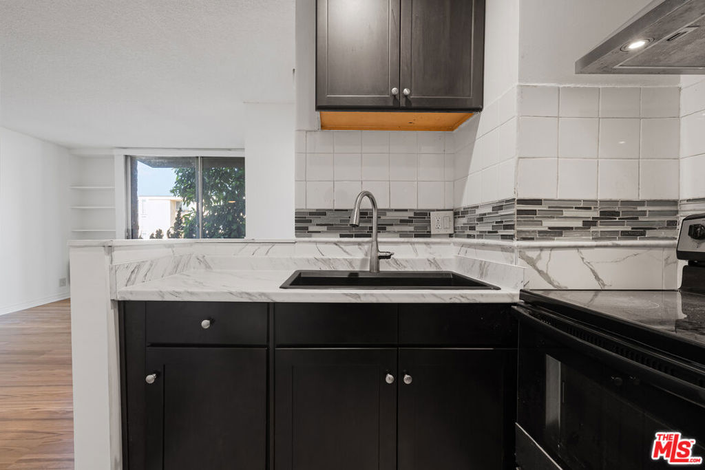 210 S La Fayette Park Place 201 Property Photo 7