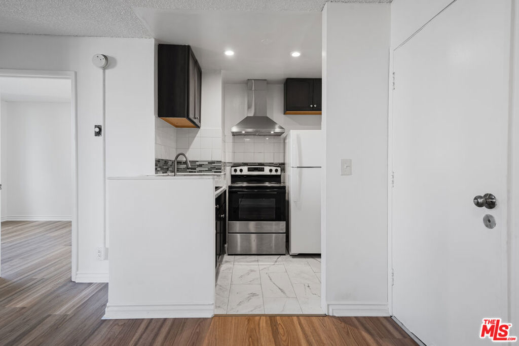 210 S La Fayette Park Place 201 Property Photo 8