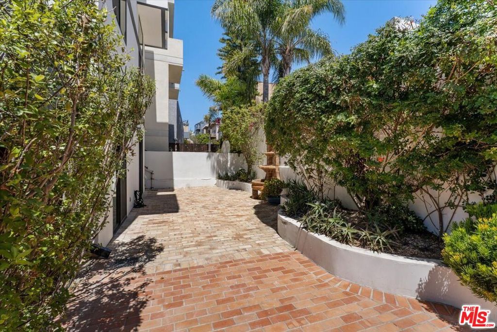 6732 Esplanade Street Property Photo 10