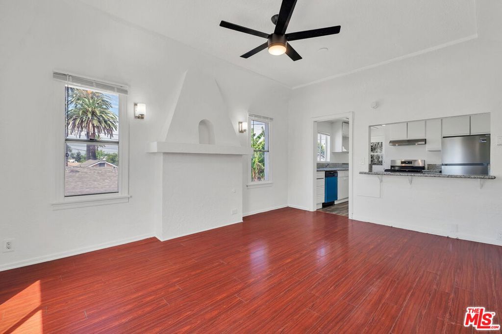 2757 S Mansfield Avenue Property Photo 9