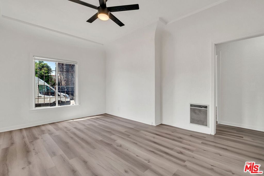 2757 S Mansfield Avenue Property Photo 12