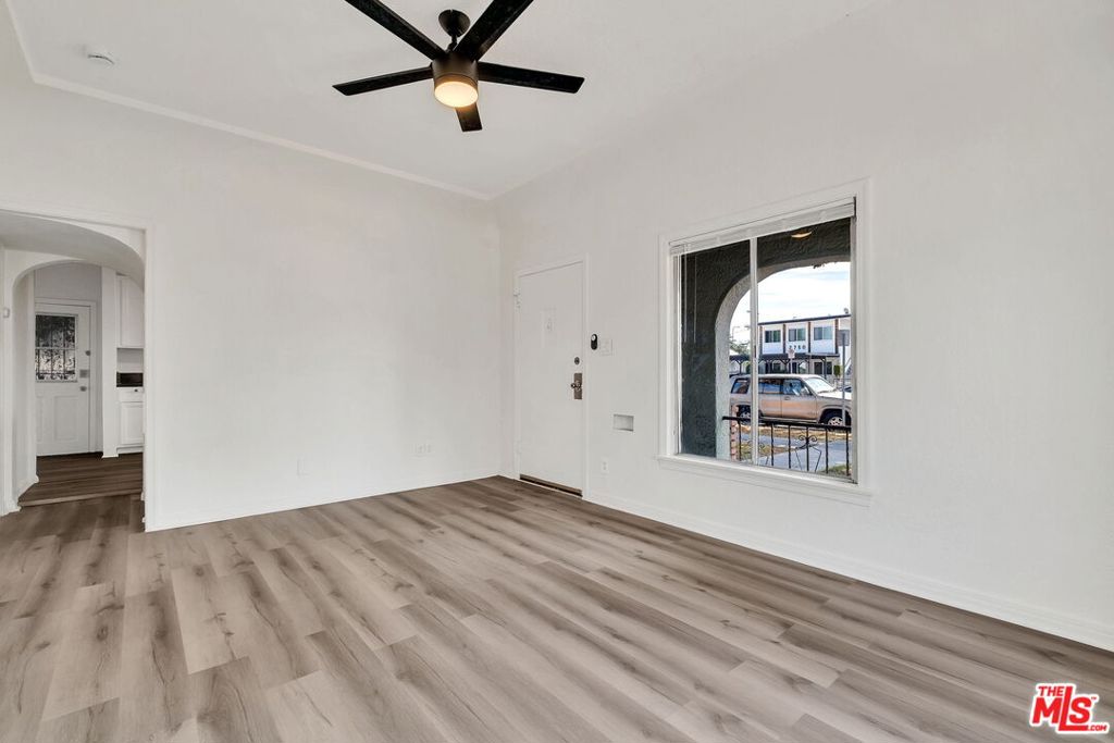 2757 S Mansfield Avenue Property Photo 14