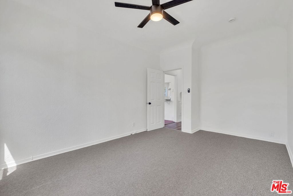 2757 S Mansfield Avenue Property Photo 27