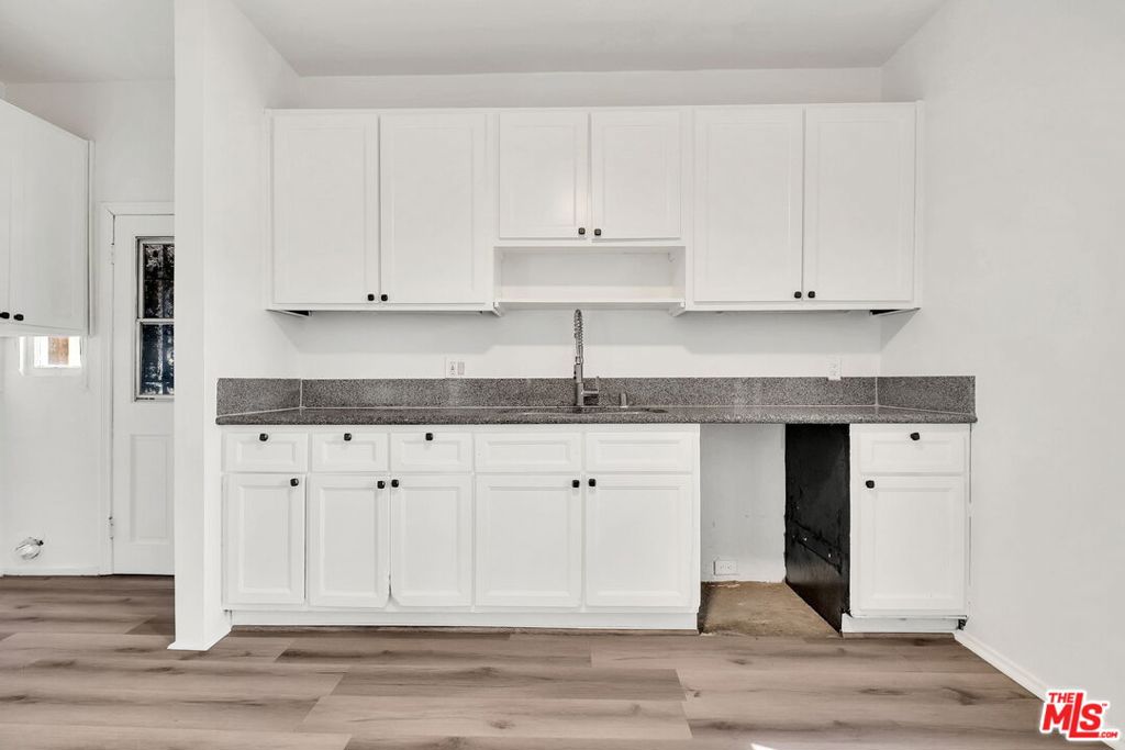 2757 S Mansfield Avenue Property Photo 36