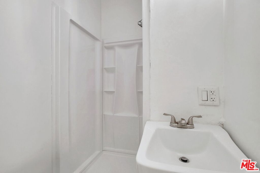 2757 S Mansfield Avenue Property Photo 41