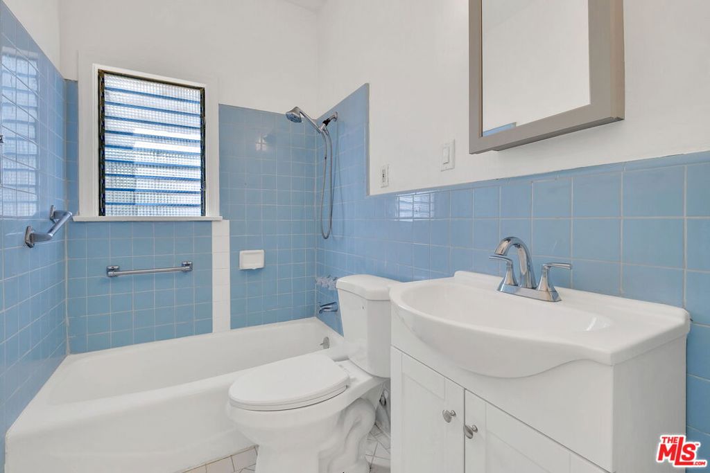 2757 S Mansfield Avenue Property Photo 42