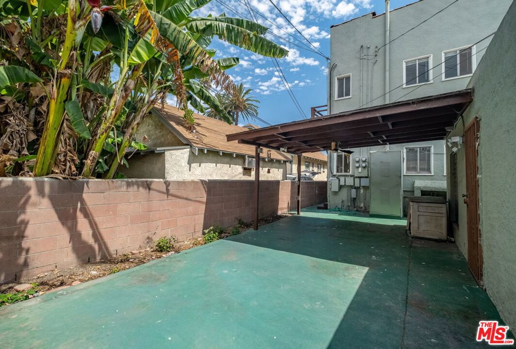 2757 S Mansfield Avenue Property Photo 44