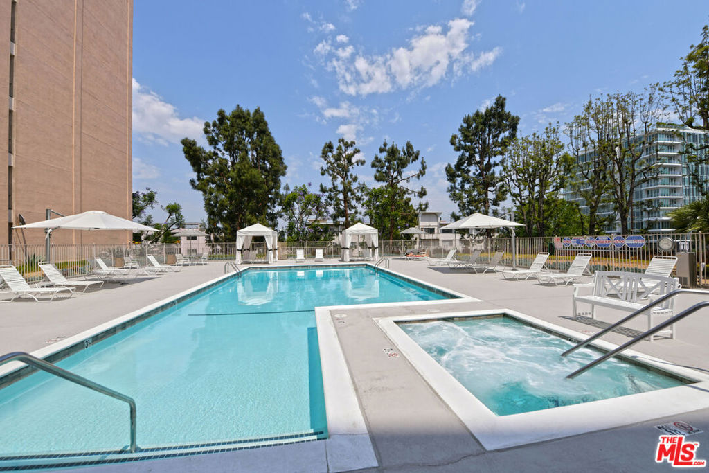 100 S Doheny Drive 424 Property Photo 1
